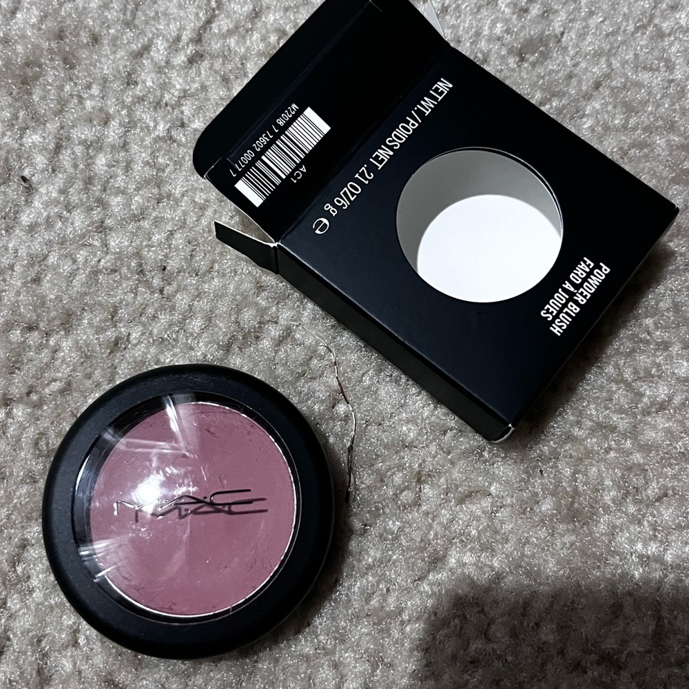 New in Box Mac blush shade Mocha